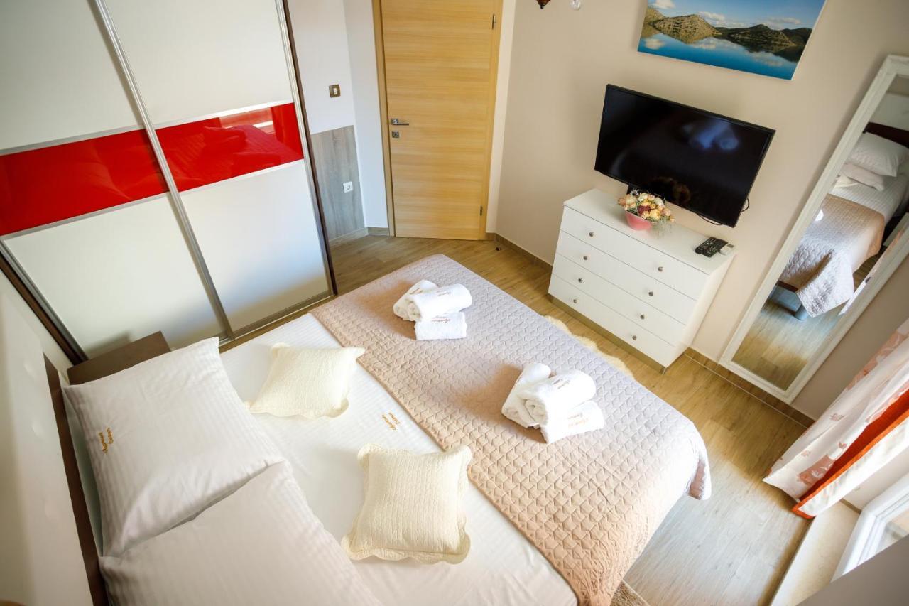 Apartment Centrum Zara Esterno foto
